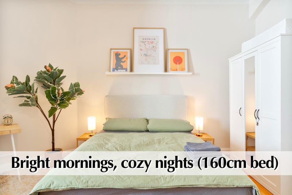 Bed, Photo of the whole room, Bedroom, Text overlay