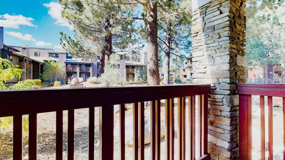 Summit Cozy Condo Getaway House in Mammoth Lakes