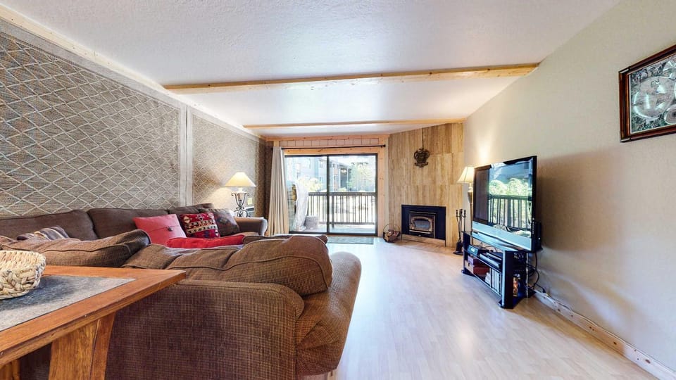 Summit Cozy Condo Getaway House in Mammoth Lakes
