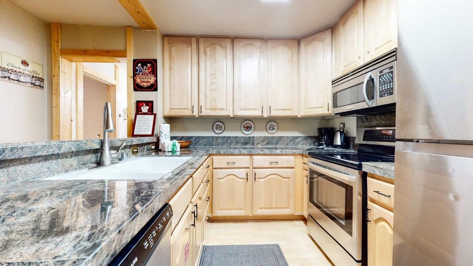 Summit Cozy Condo Getaway House in Mammoth Lakes