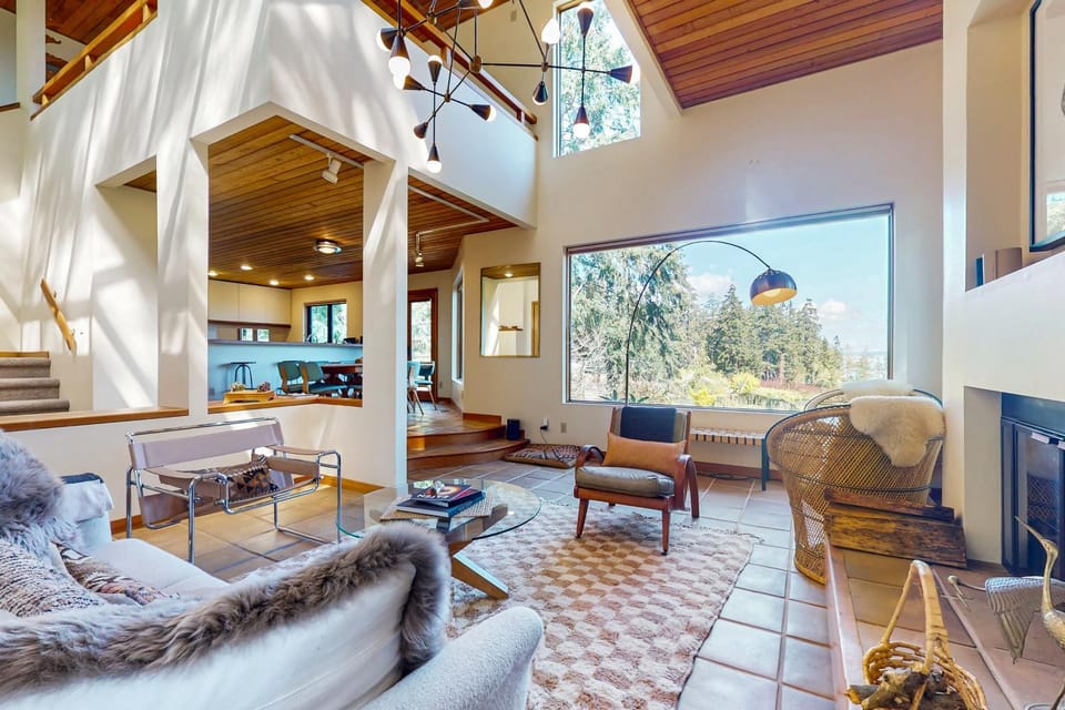 Kineth Point Coastal Retreat House in Whidbey Island
