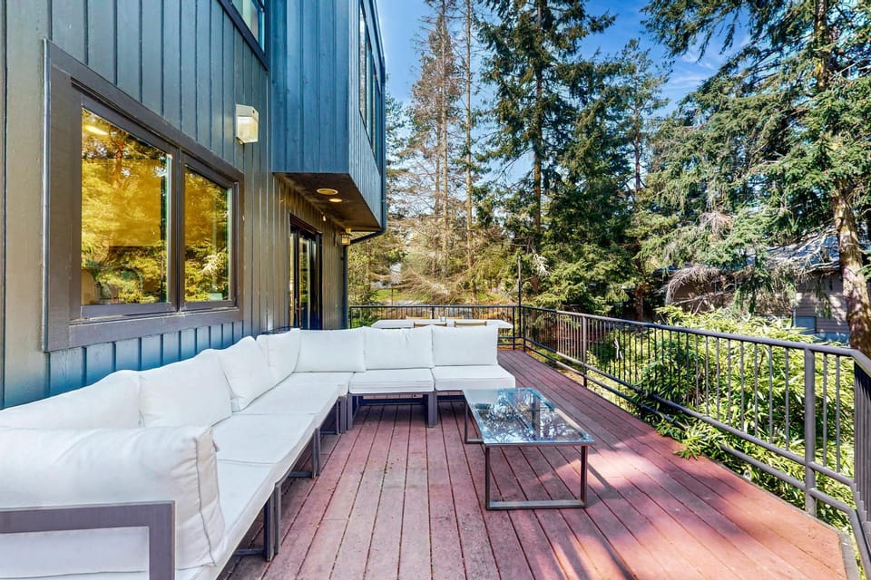 Kineth Point Coastal Retreat House in Whidbey Island