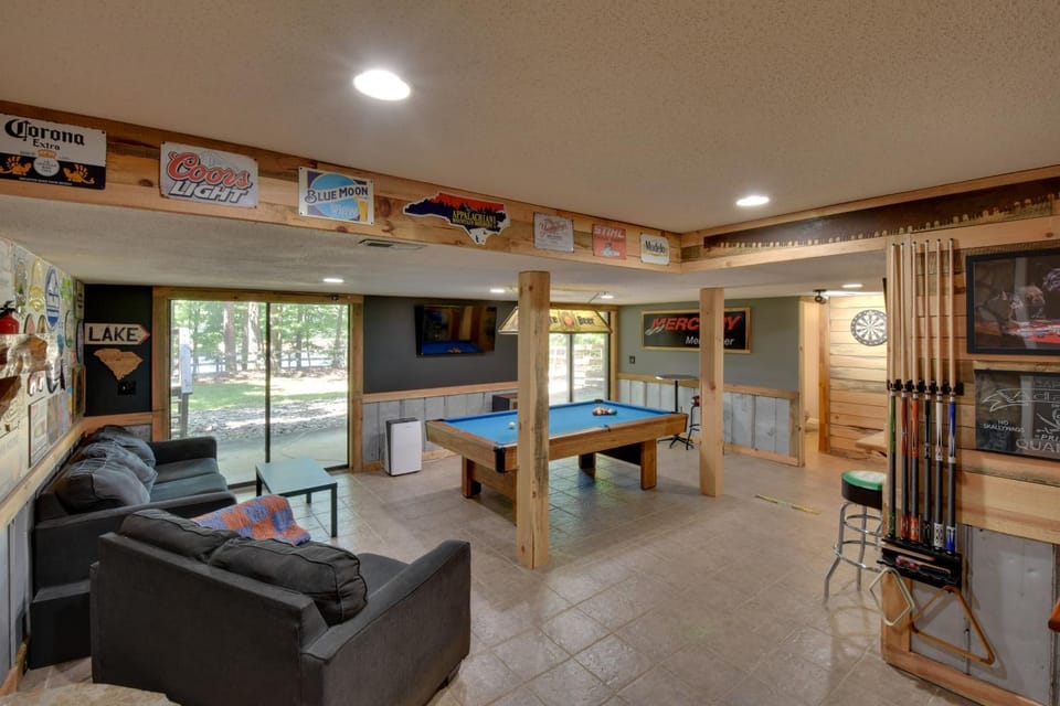 Private Dock & Game Room! Lake Hartwell Retreat House in Lake Hartwell