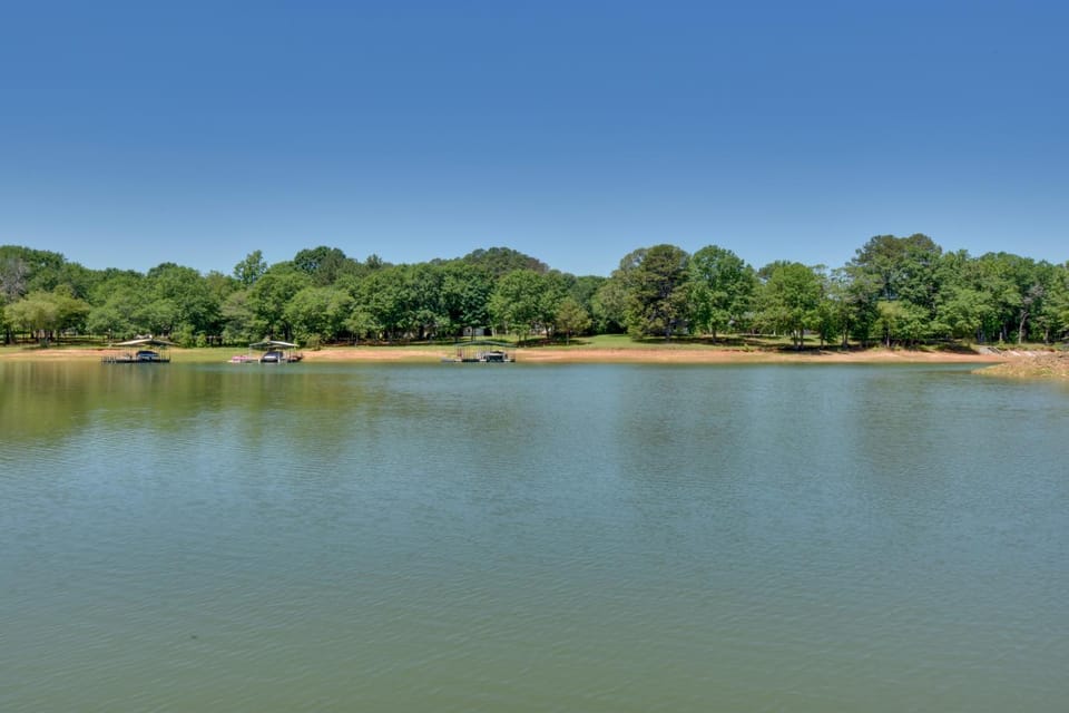 Private Dock & Game Room! Lake Hartwell Retreat House in Lake Hartwell