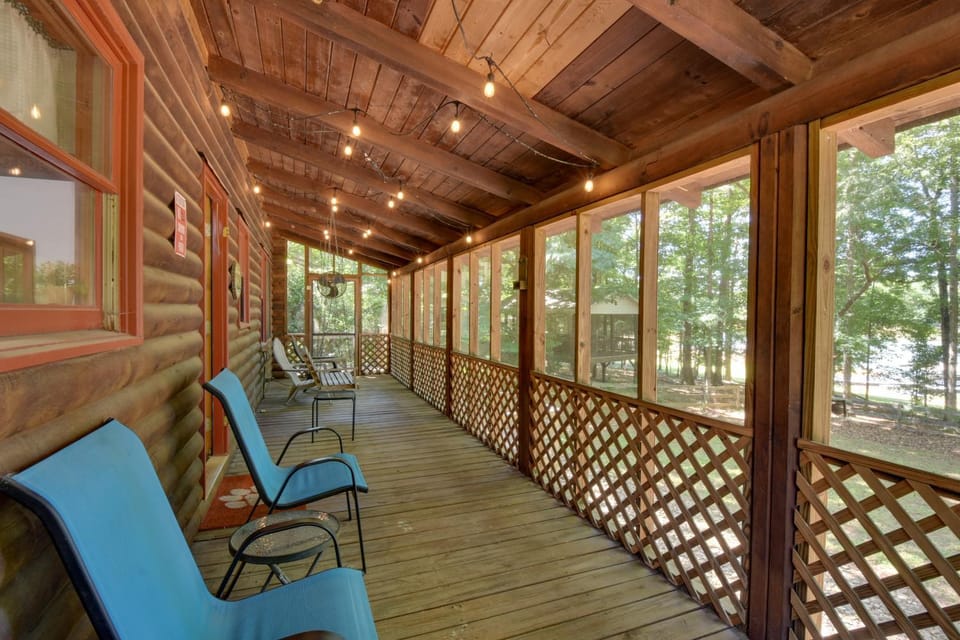 Private Dock & Game Room! Lake Hartwell Retreat House in Lake Hartwell