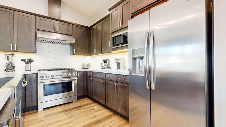 An Adventure of a Lifetime 3 BDR 5 Min to Skiing House in Mammoth Lakes