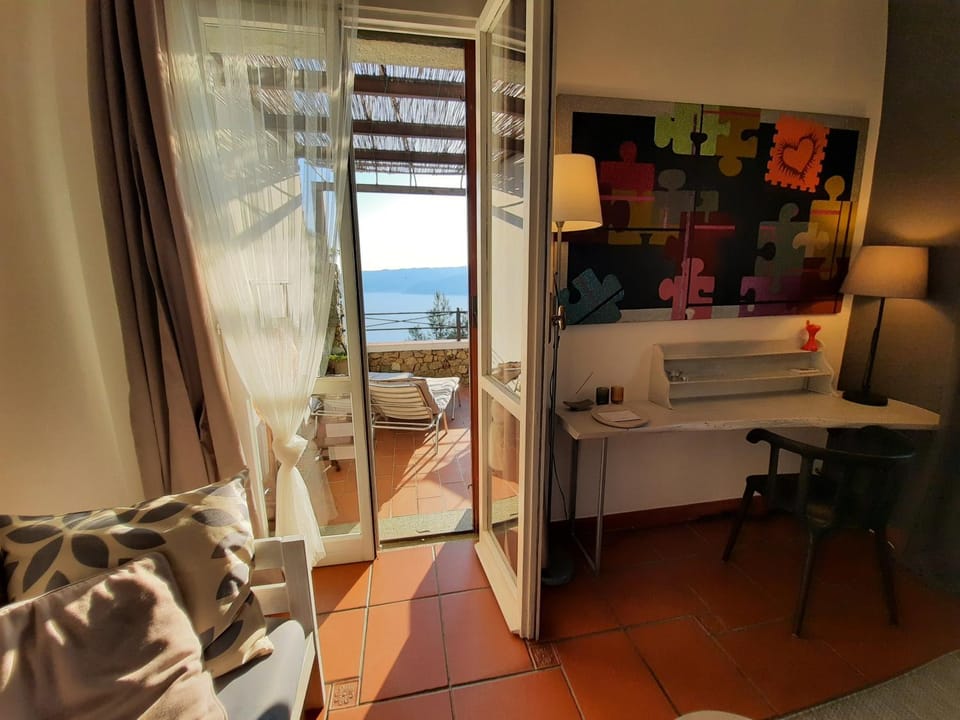 View (from property/room), Balcony/Terrace, Living room, Seating area