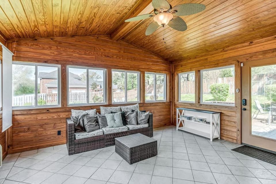 The Chestnut Cottage by Stay Local Nashville House in Brentwood