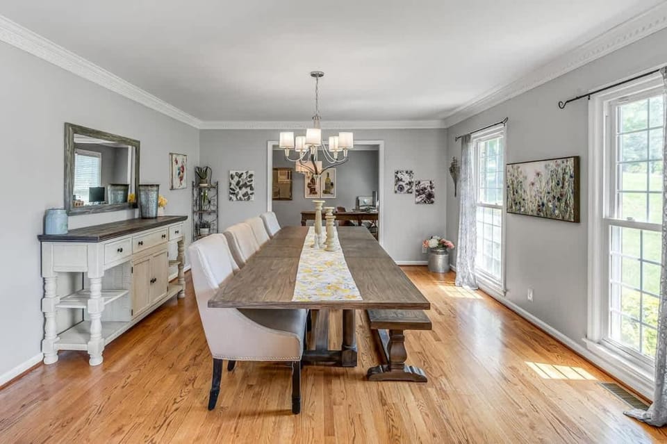 The Chestnut Cottage by Stay Local Nashville House in Brentwood