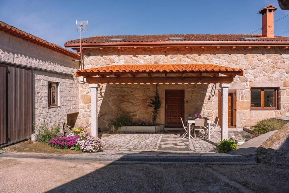 O Lar do Bispo by CABANA Rentals House in Galicia