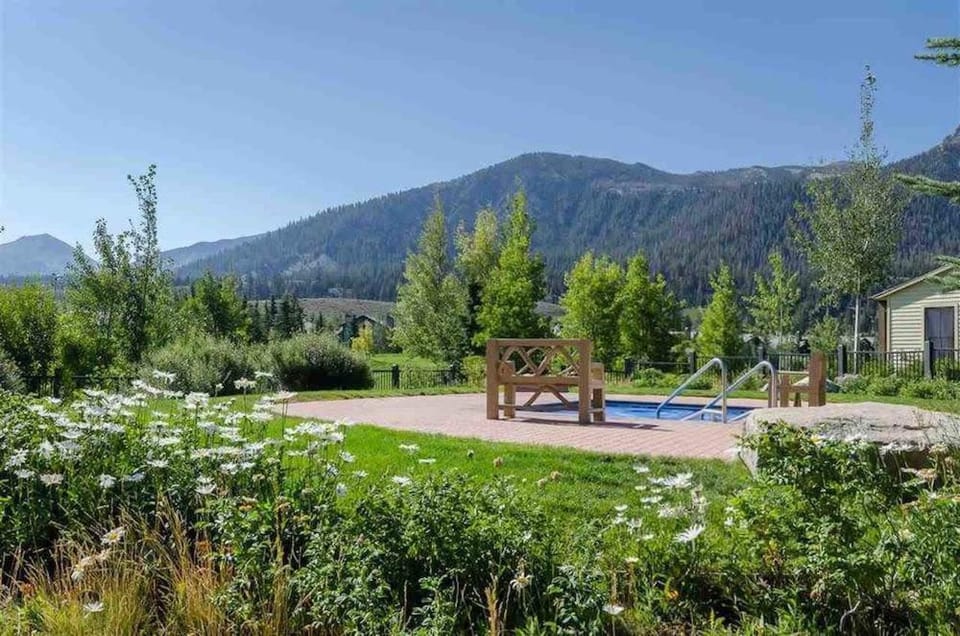 The Lodges by 8th Hole Year-Round Fun House in Mammoth Lakes