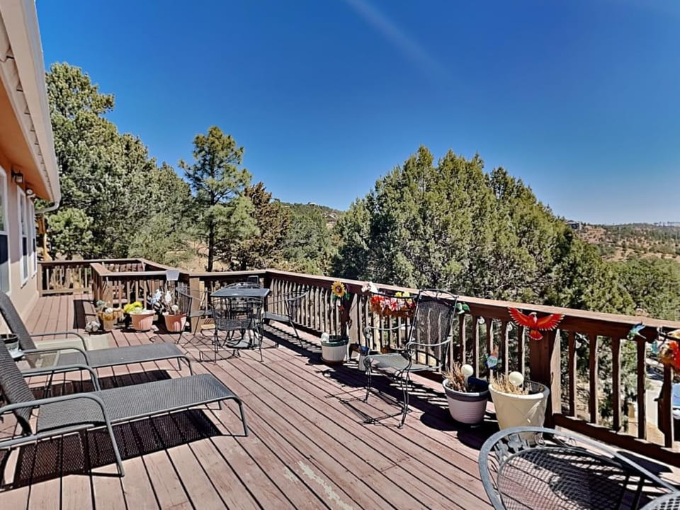 Natural landscape, Balcony/Terrace, Seating area, Mountain view