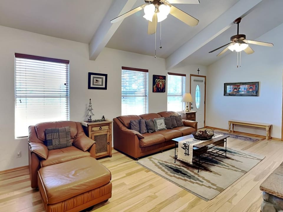 TV and multimedia, Living room, Seating area, furniture
