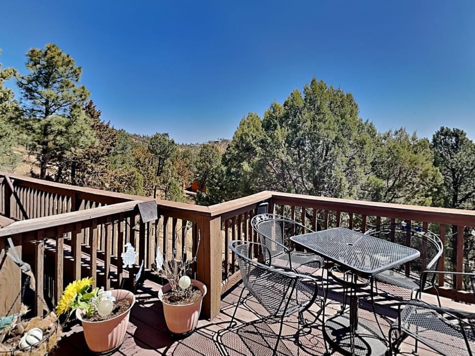 Natural landscape, Balcony/Terrace, Seating area, Mountain view