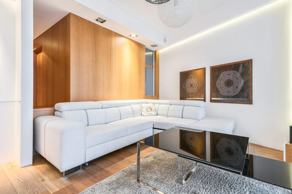 Bed, Living room, Seating area