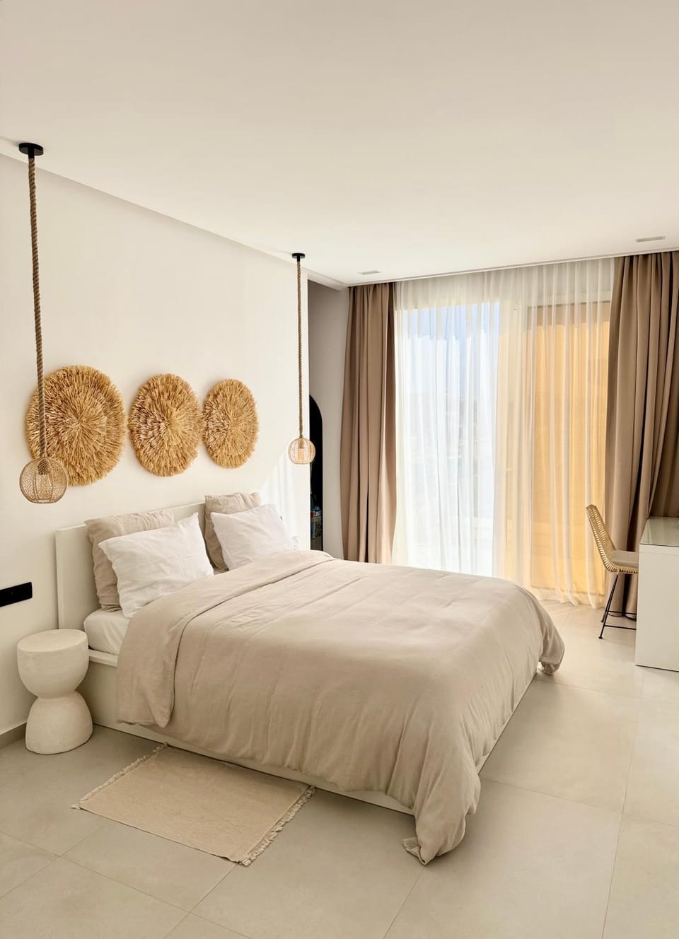 Bed, Photo of the whole room, Bedroom
