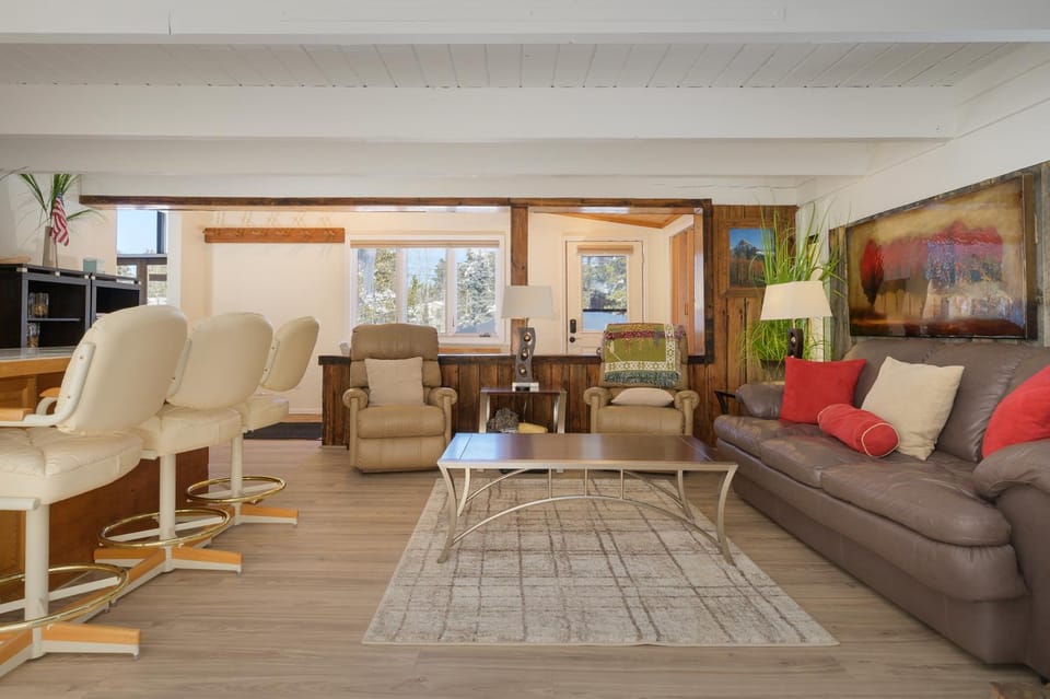 Day, Winter, TV and multimedia, Living room, Seating area, furniture