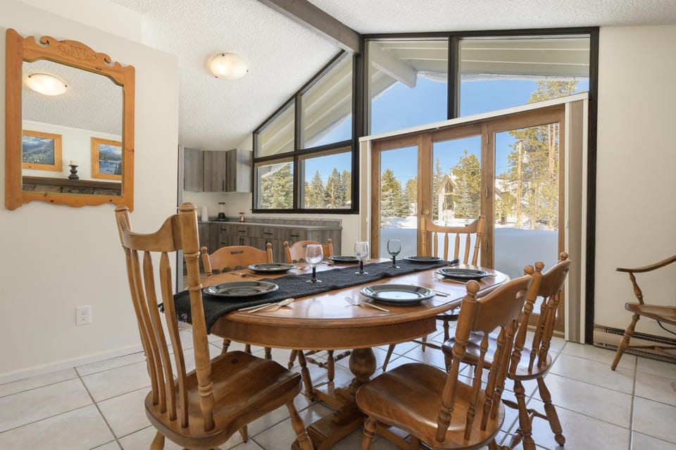 Day, Winter, Kitchen or kitchenette, Dining area, Mountain view, furniture