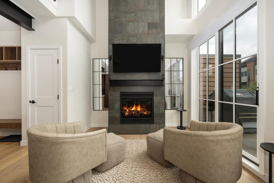 TV and multimedia, Living room, Seating area, fireplace, furniture