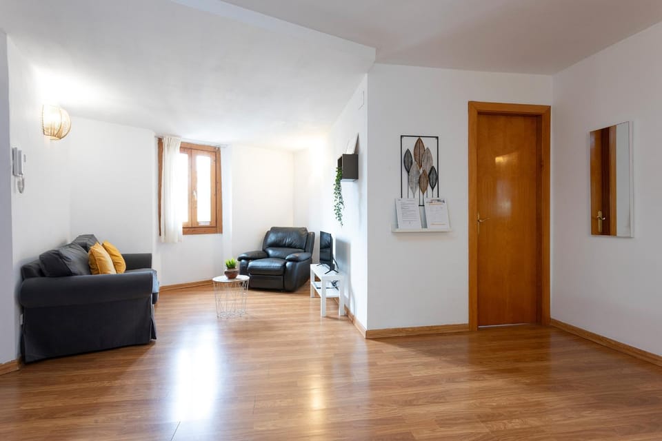 32ARA1086 - Newly refurbished 3BR flat Apartment in Barcelona