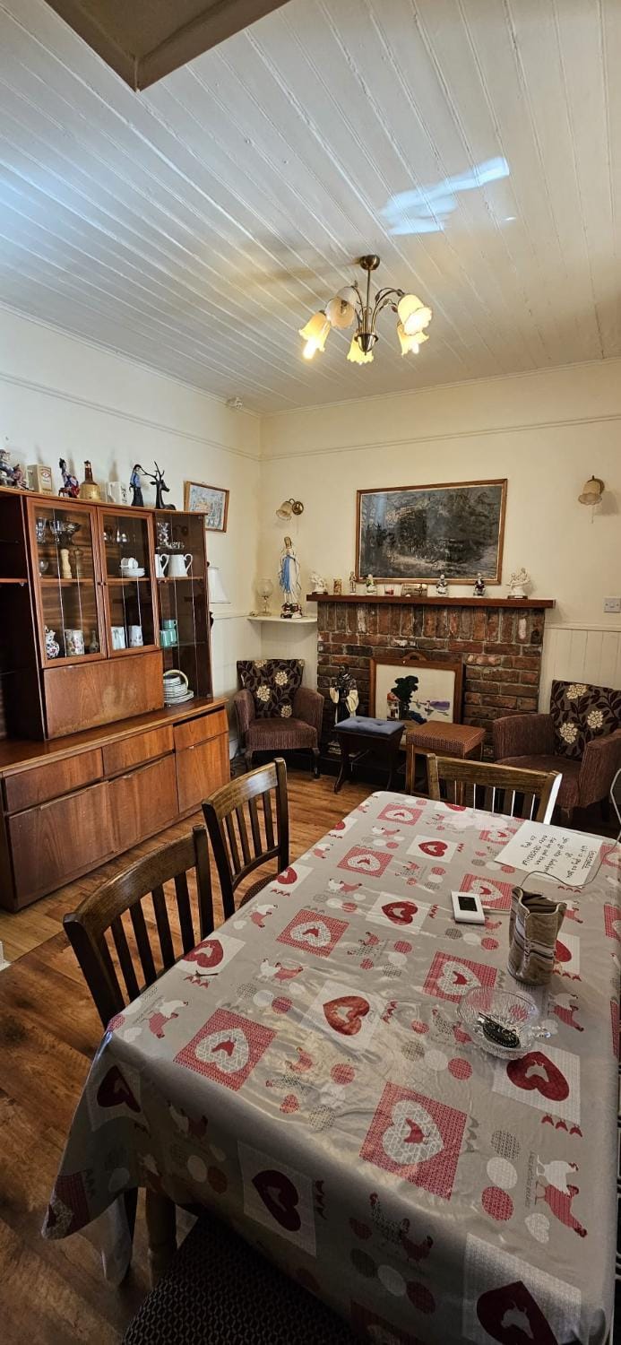 Seating area, Dining area