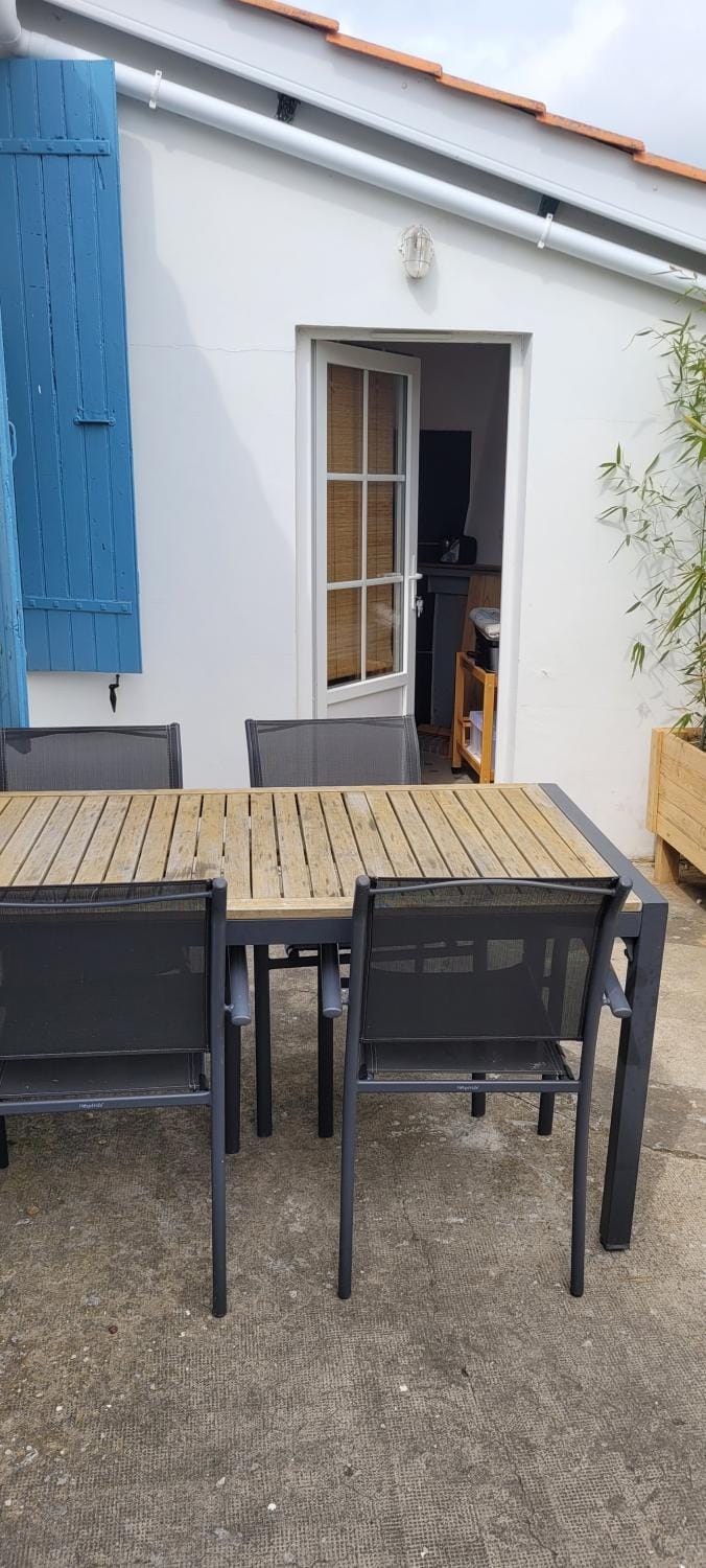 Patio, Dining area