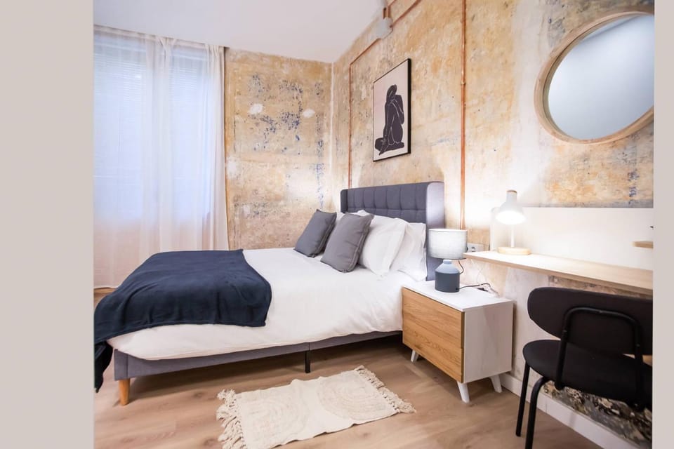 12Ara1093- New & Spacious 3BR Flat Apartment in Barcelona