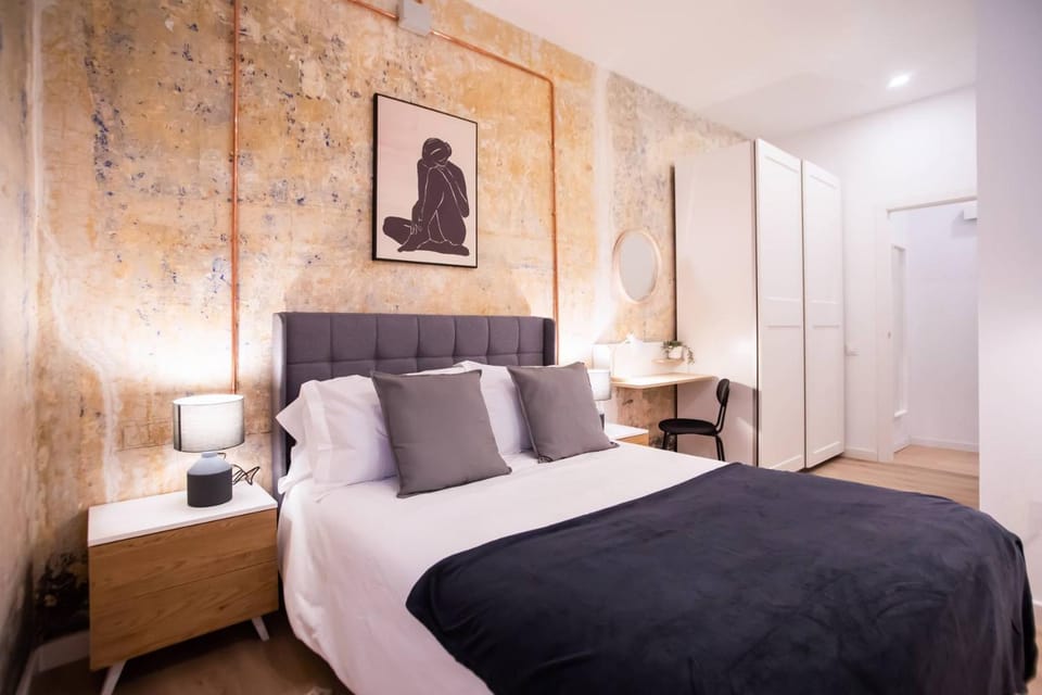 12Ara1093- New & Spacious 3BR Flat Apartment in Barcelona