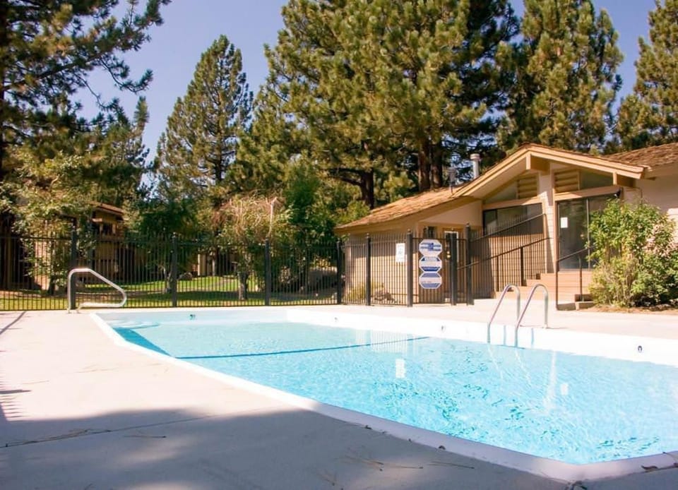 Villa De Los Pinos #33 Year-Round Activities House in Mammoth Lakes