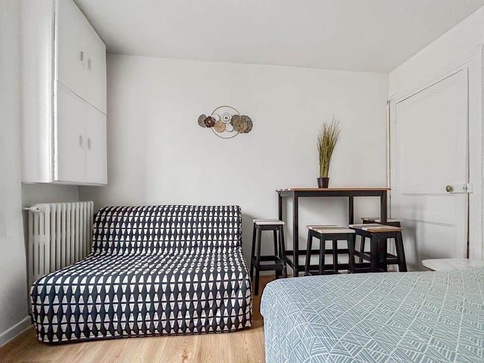 Bed, Living room, Seating area