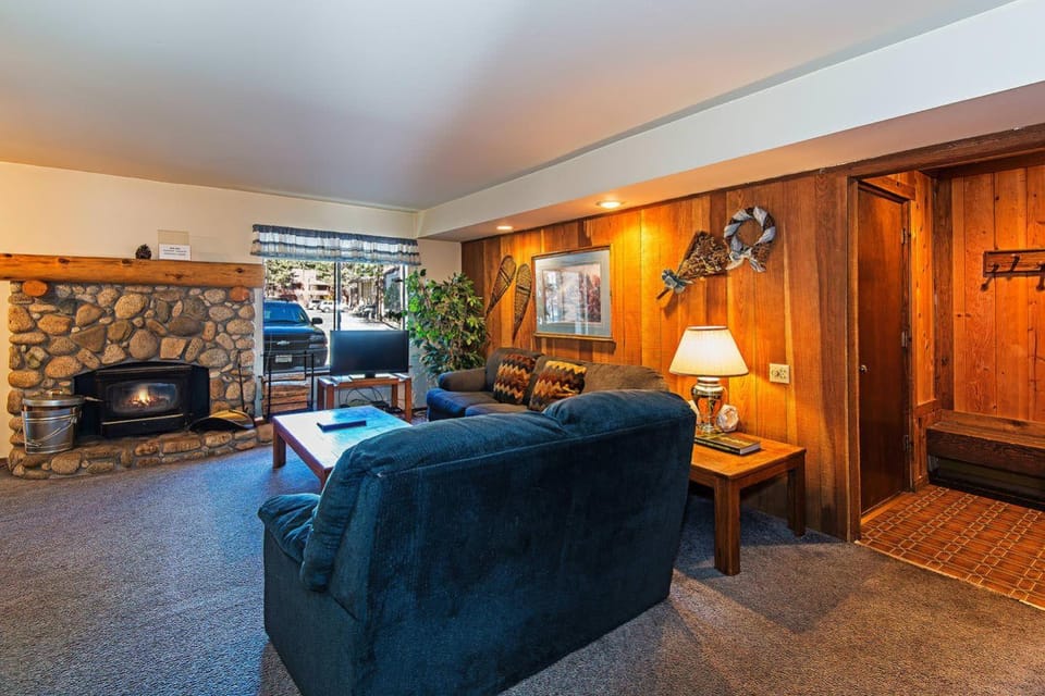Horizons 4 - Pool & Hot Tub Access House in Mammoth Lakes
