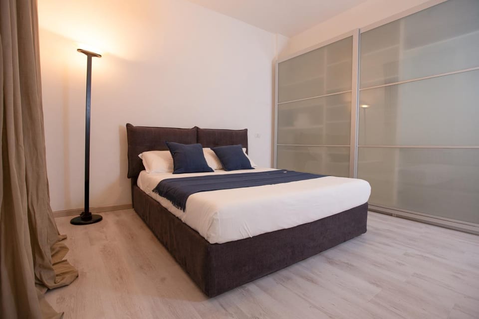 Bed, Photo of the whole room, Bedroom, wardrobe