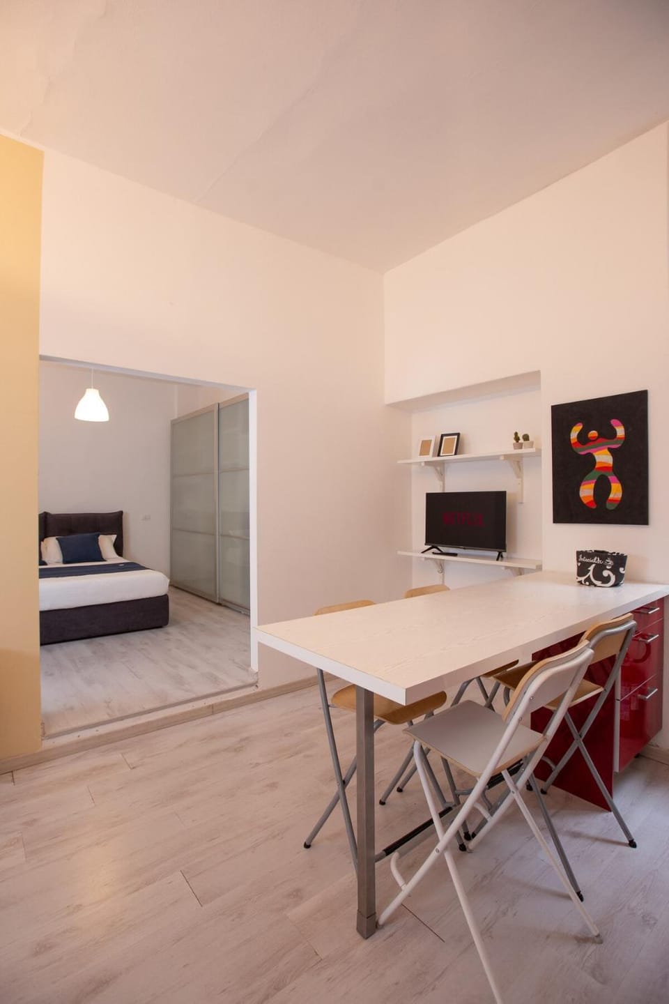 Bed, TV and multimedia, Kitchen or kitchenette, Living room, Photo of the whole room, Seating area, Dining area, Bedroom