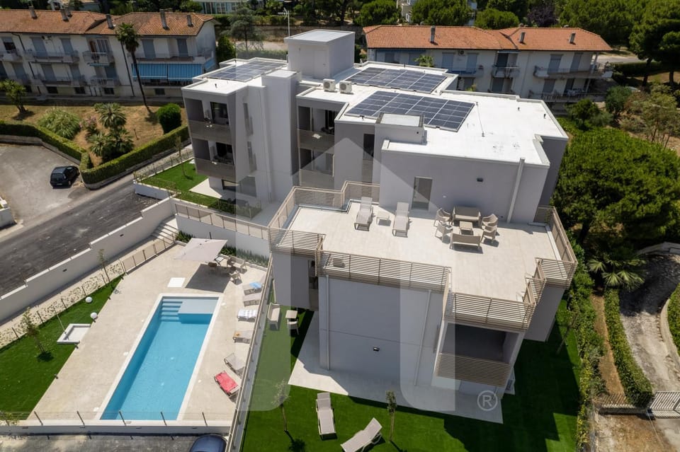 Property building, Day, Bird's eye view, Pool view, Swimming pool, sunbed