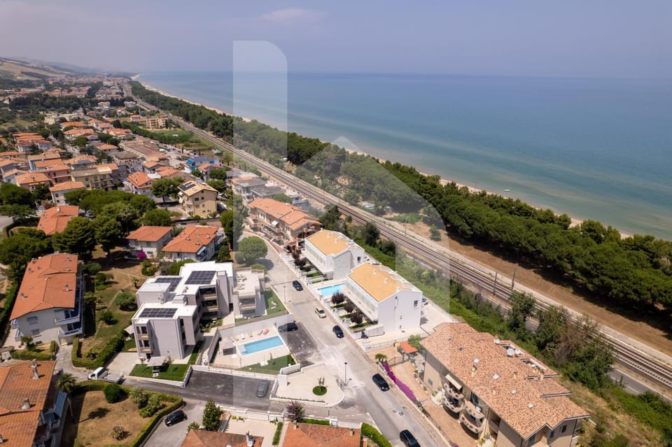 Property building, Nearby landmark, Day, Neighbourhood, Natural landscape, Bird's eye view, Beach, City view, Pool view, Sea view, Street view, Swimming pool, Location
