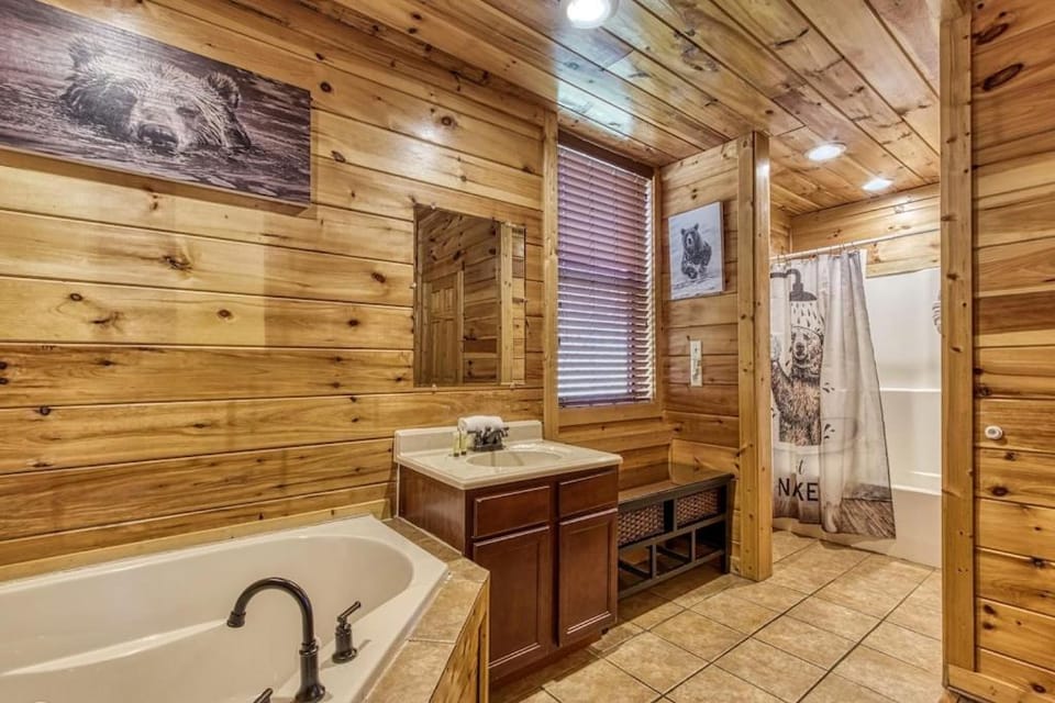 Sunshine and Whiskey by Avada Properties House in Pigeon Forge