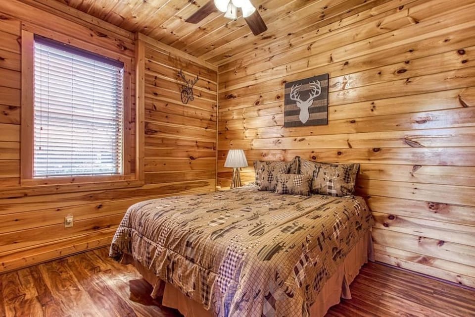 Sunshine and Whiskey by Avada Properties House in Pigeon Forge