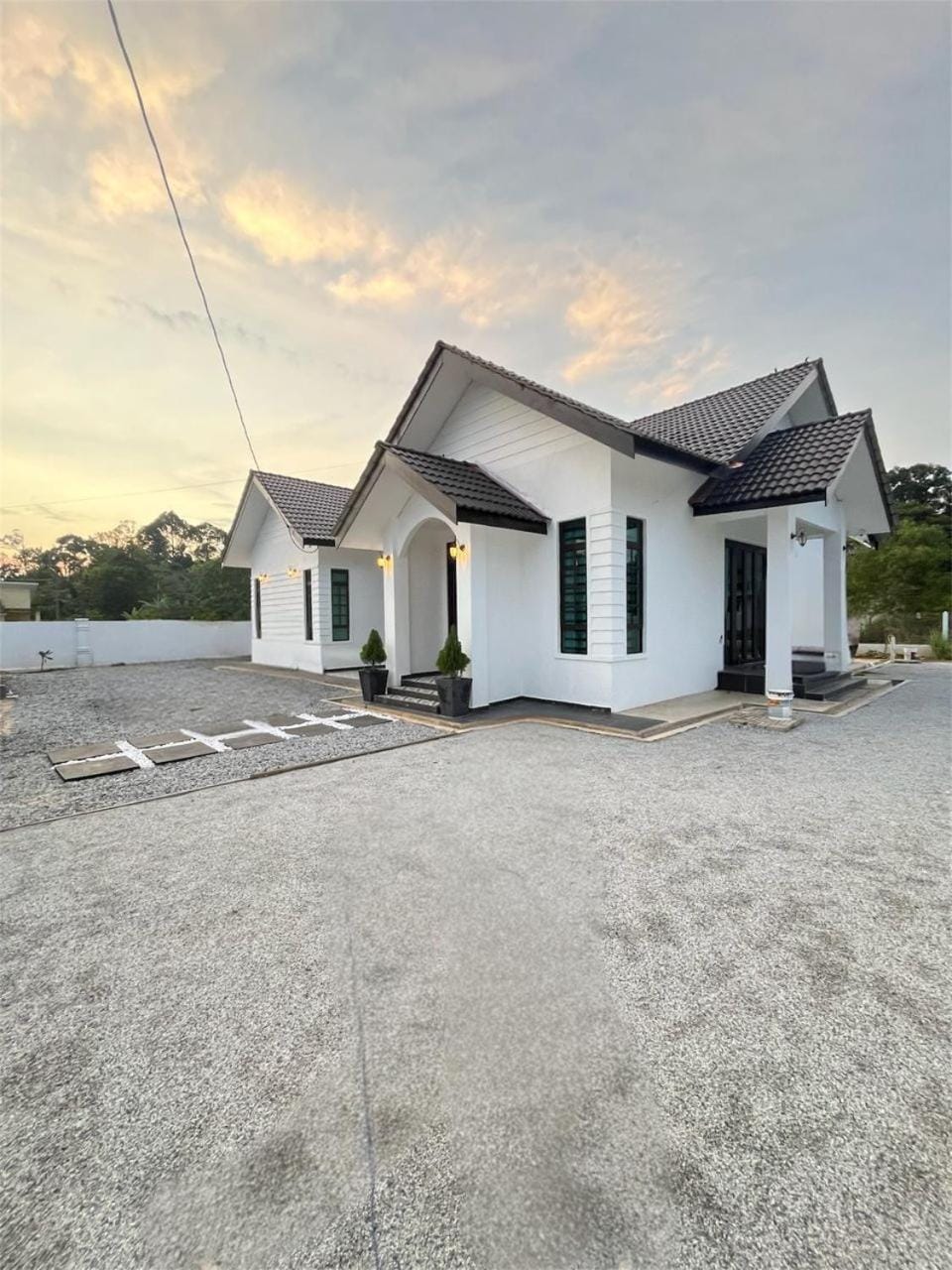 Husna WhiteStay Modern Luxury Family Home spacious 1700sqft Gated Parking House in Terengganu, Malaysia