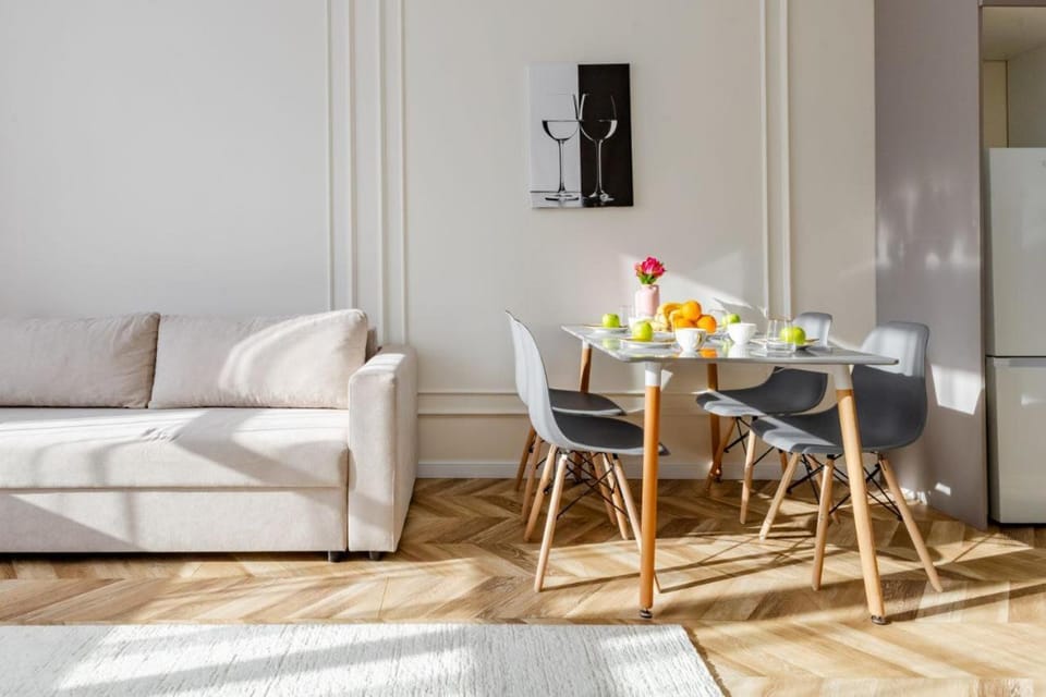 Living room, Food and drinks