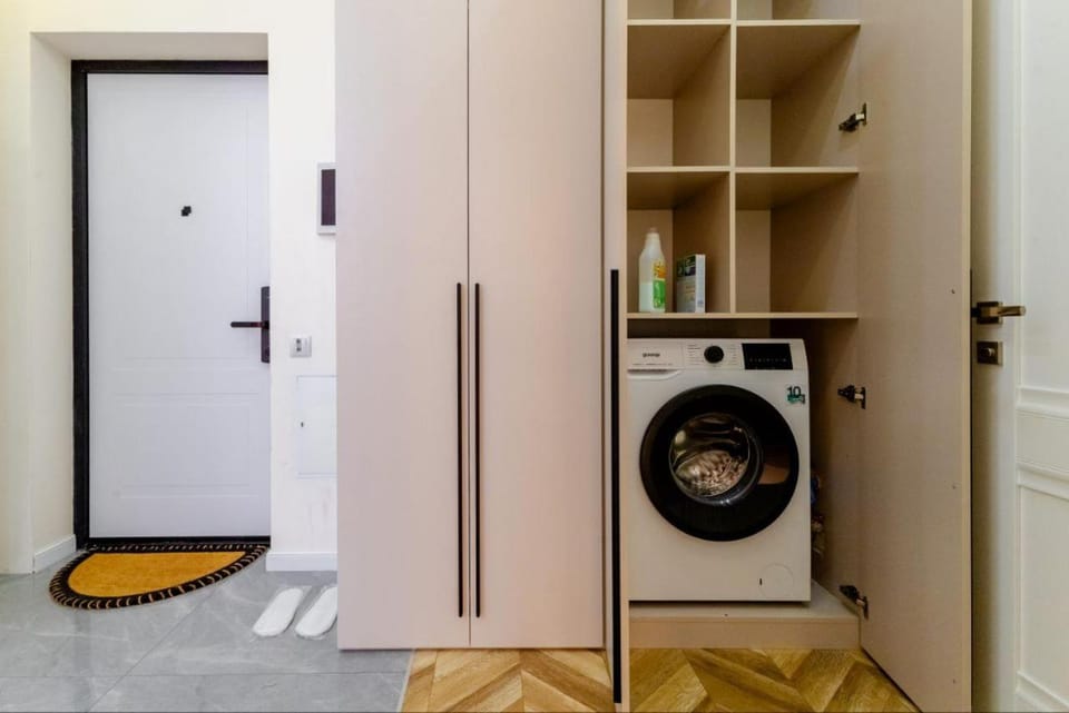 wardrobe, washing machine