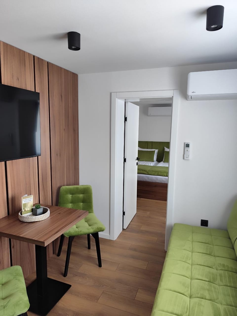 TV and multimedia, Living room, Photo of the whole room, Seating area