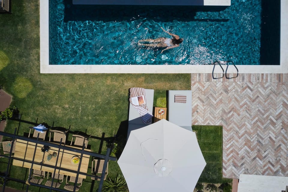 Pool view, Swimming pool, sunbed