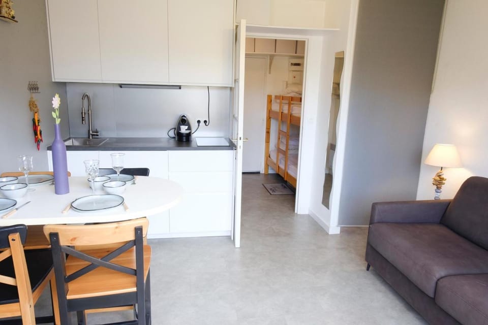 Beautiful studio with balcony - near beach Apartment in Sainte-Maxime