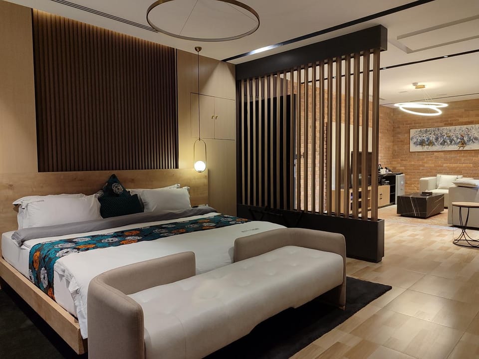 Bed, Photo of the whole room, Seating area, Bedroom