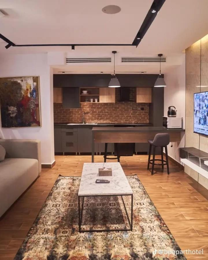 TV and multimedia, Kitchen or kitchenette, Living room