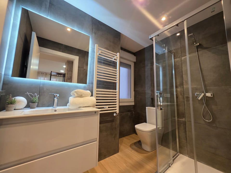 Shower, Bathroom, towels