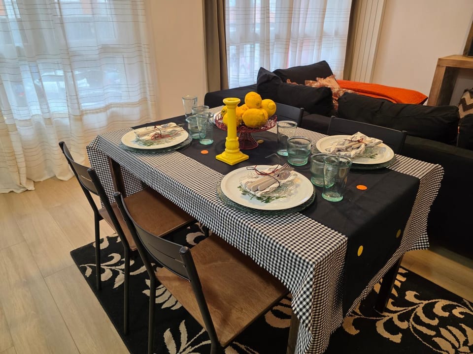 Living room, Seating area, Dining area