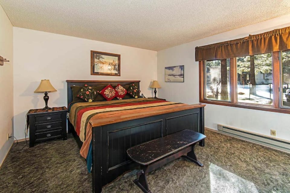 Winterset #02 Shared Hot Tub & Pool House in Mammoth Lakes