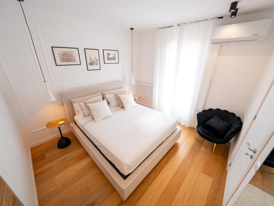 Bed, Photo of the whole room, Bedroom, wardrobe, air conditioner