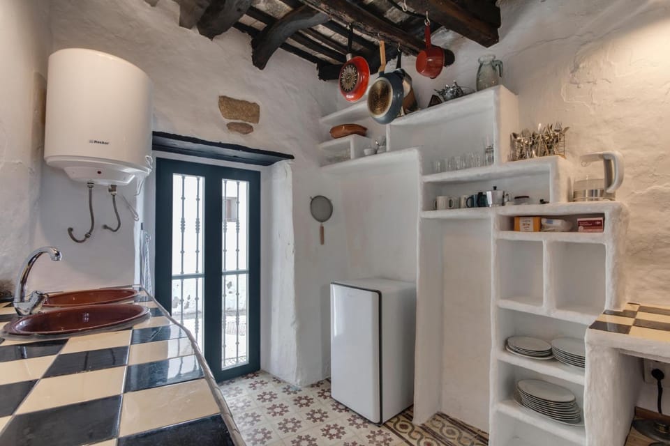 Kitchen or kitchenette, kitchen